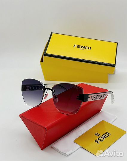Солнцезащитные очки fendi