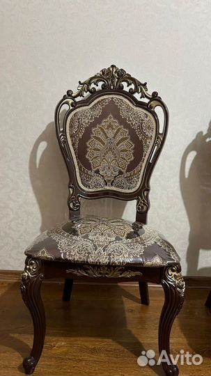 Стол и стулья