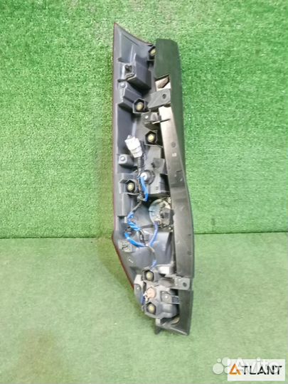 Фонарь задний правый toyota noah