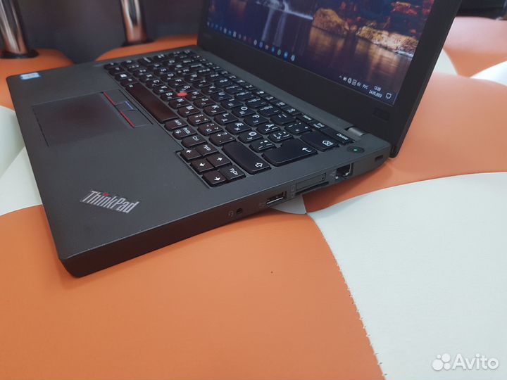 Ноутбук Lenovo x270 i5-6300\8Gb\256ssd\14