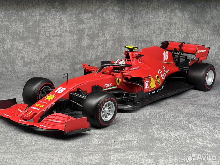 Модель ferrari f1 1/18 burago