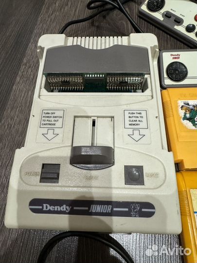 Игровая приставка dendy