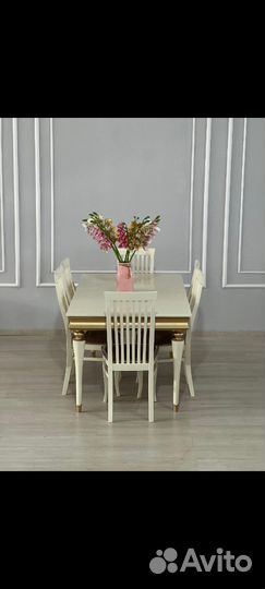 Стол и стулья