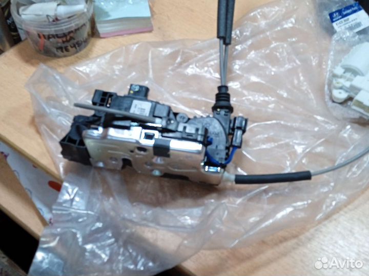 Замок двери с блоком дожима правый Hyundai equus