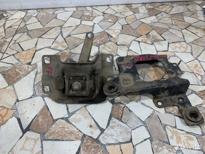 Подушка коробки передач Ford Focus хэтчбэк 1.6