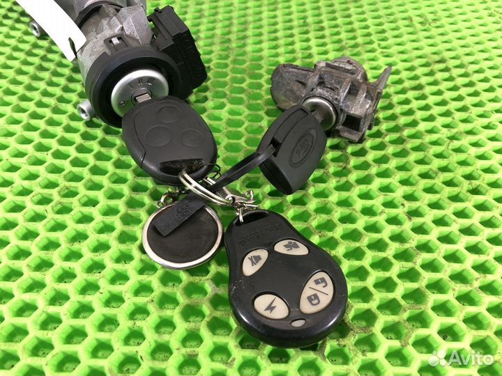 Замок зажигания с ключом