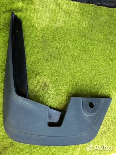 Брызговик Logan передний правый