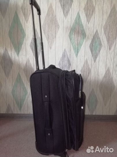 Чемодан Cruiser на колесах