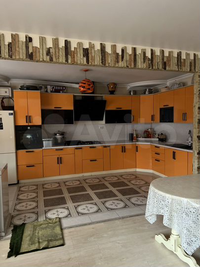 Дом 200 м² на участке 13 сот.