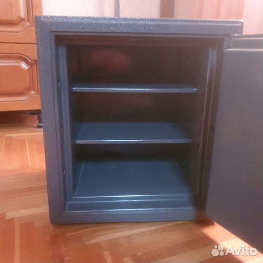Сейф металлический