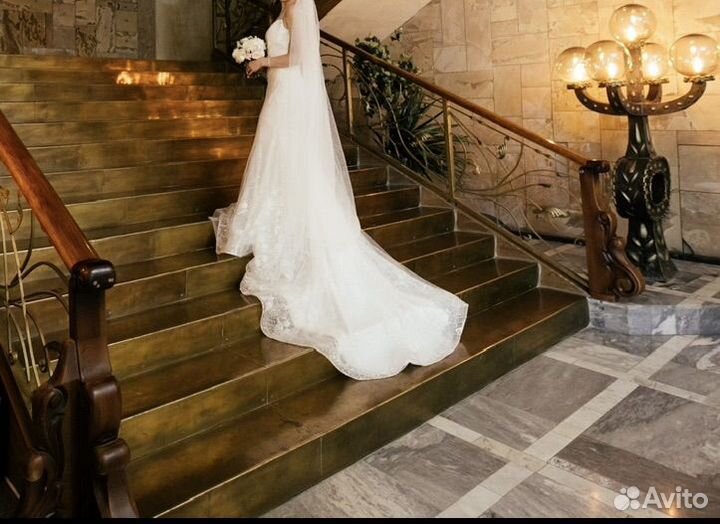 Свадебное платье очень красивое