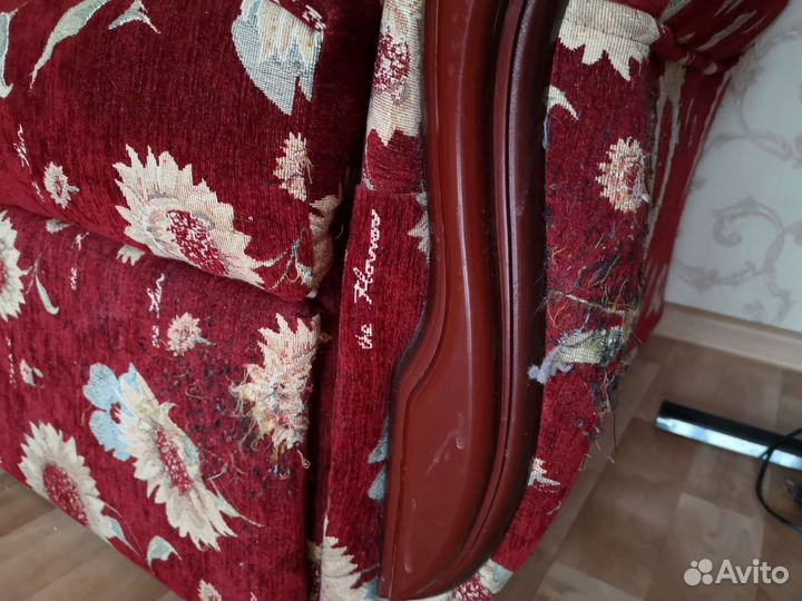 Диван угловой и 2 кресла