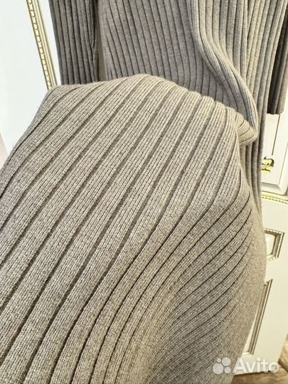 Вязаное платье длинное