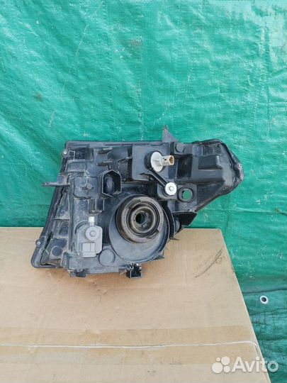 Стекло правой фары Nissan Pathfinder 2005-2010 г