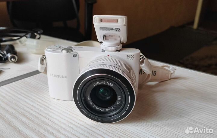 Фотоаппарат Samsung NX1100