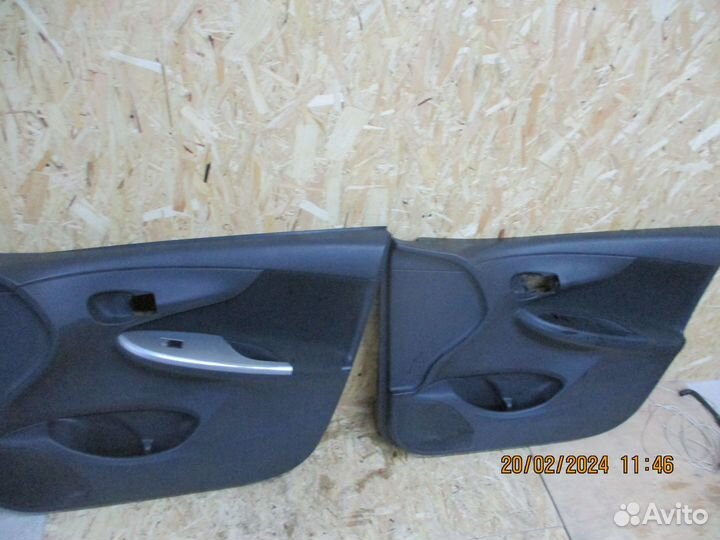 Обшивка двери Тойота Королла 150