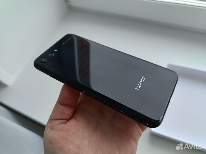 HONOR 10, 4/64 ГБ