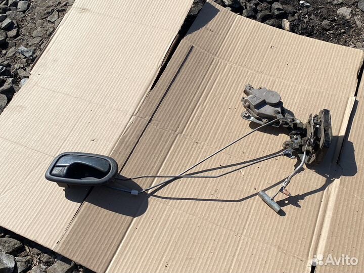 Замок двери задней правой daihatsu yrv