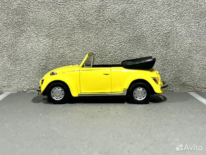 Коллекционная модель VW Beetle 1:43 Cararama