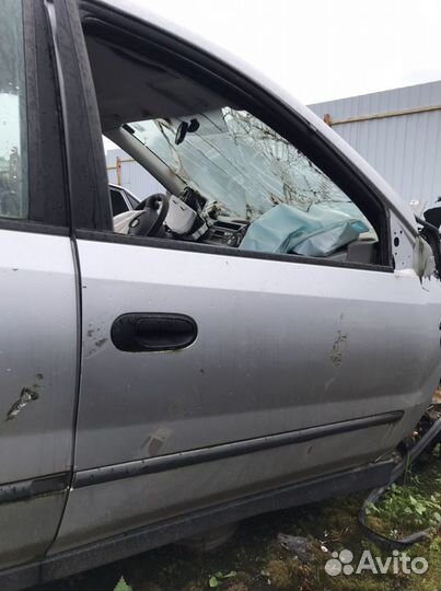 Nissan Almera Tino двери правые