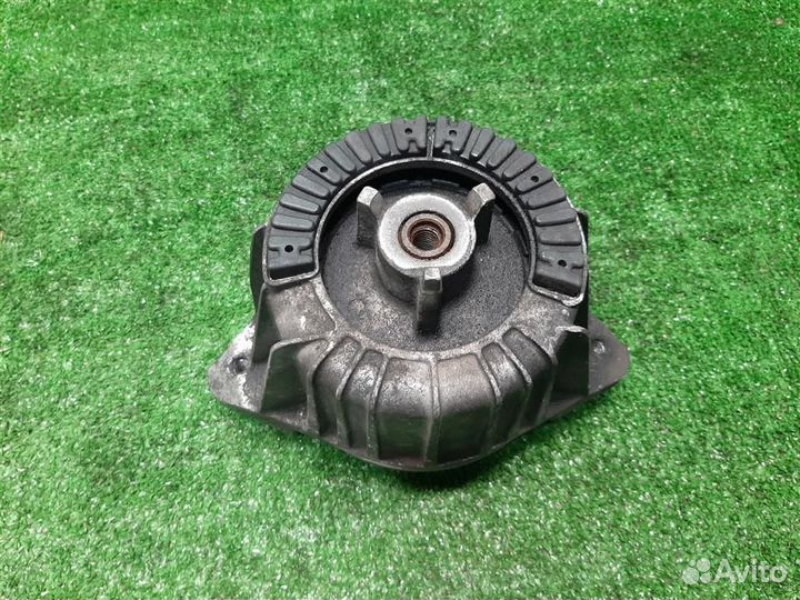 Опора (подушка) двигателя правая Mercedes Benz C