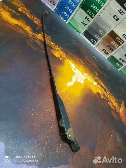 Поводок стеклоочистителя правый Renault Symbol 1