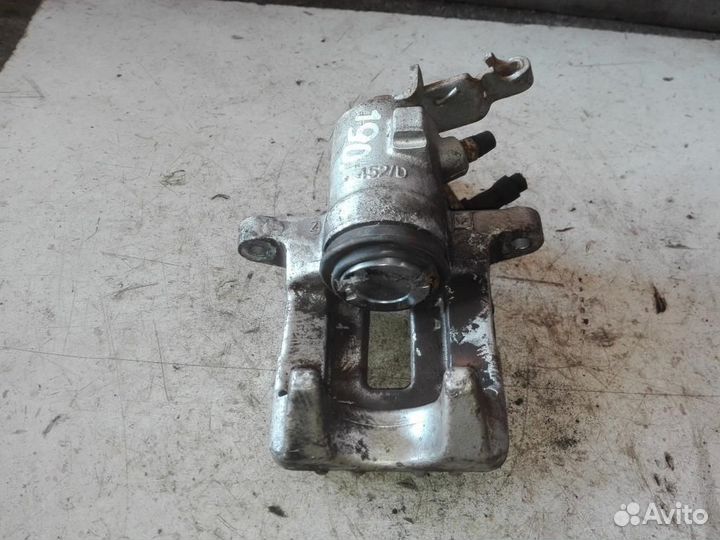 Суппорт задний левый Volkswagen Golf