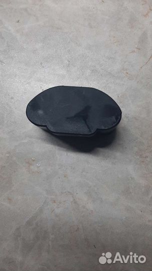 Заглушка поперечины багажника