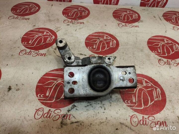 Опора двигателя правая кронштейн Nissan Note E11