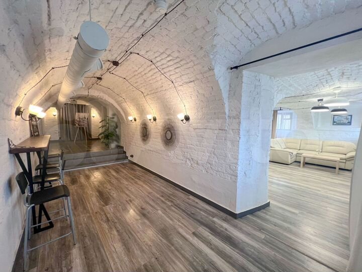 2-к. квартира, 120 м², 1/3 эт.