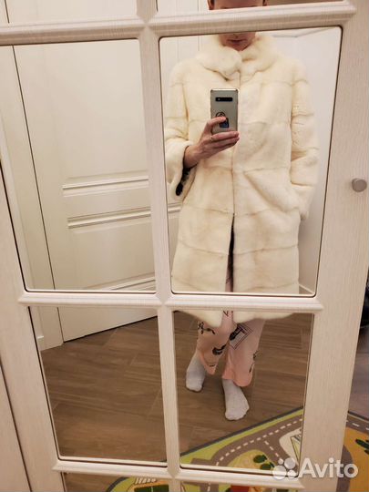 Шуба норковая белая