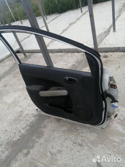 Дверь передняя левая Mazda Demio DE