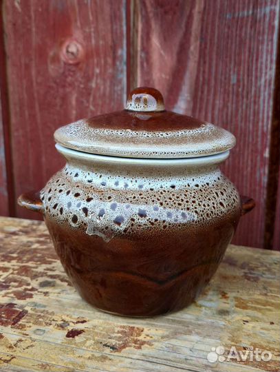 Набор посуды из глины (кувшин, стаканы, горшок)