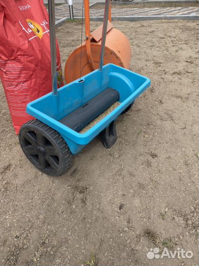 Каток, сеялка для газона