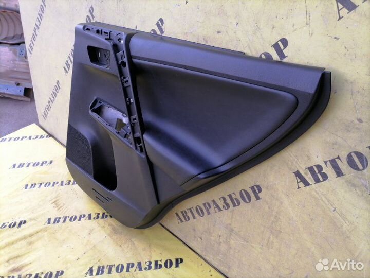 Обшивка двери задней правой Toyota Rav4 40