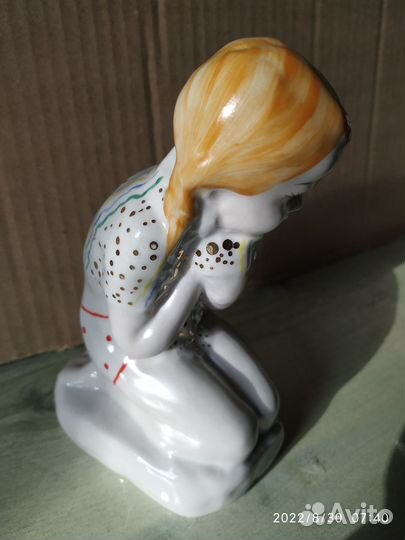 Статуэтка фарфоровая Девочка бфз