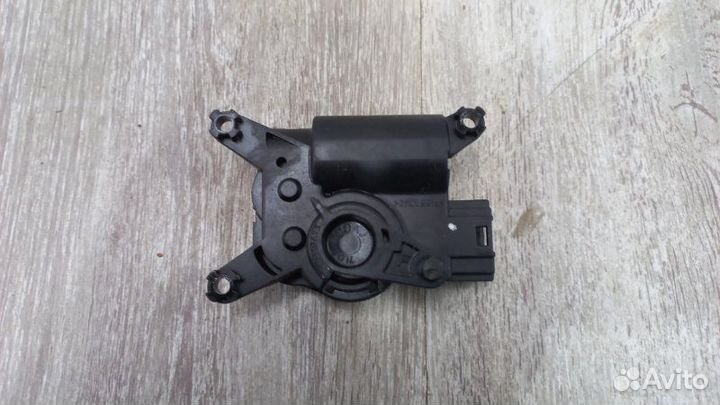 Моторчик заслонки отопителя Volkswagen Touareg 7LA