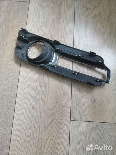 6400G121 Накладка левая Mitsubishi Pajero IV