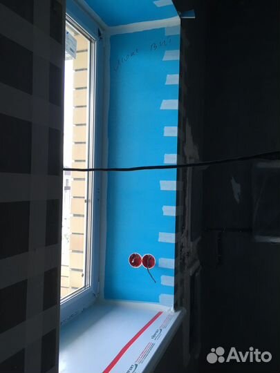 Монтаж подоконников и откосов