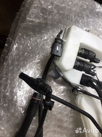 Бачок стеклоомывателя с насосами BMW X5 e70