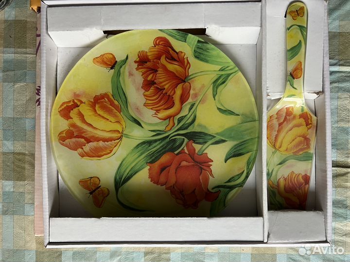 Блюдо для торта, кружки, новые