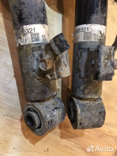 Амортизатор передний Mitsubishi L200