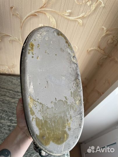 Старинная статуя величественой лошади