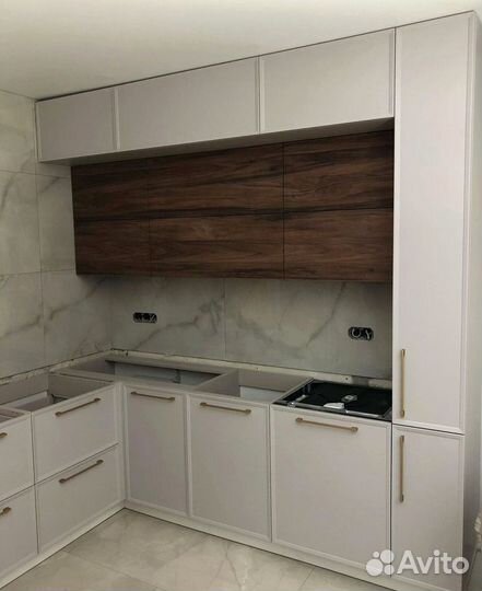 Кухни на заказ с практичными столешницами