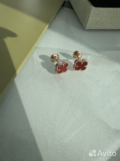 Серьги van cleef клевер с сердоликом