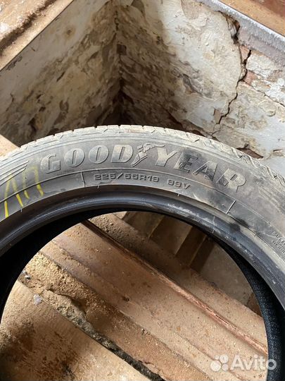 Goodyear EfficientGrip 225/55 R19 99V