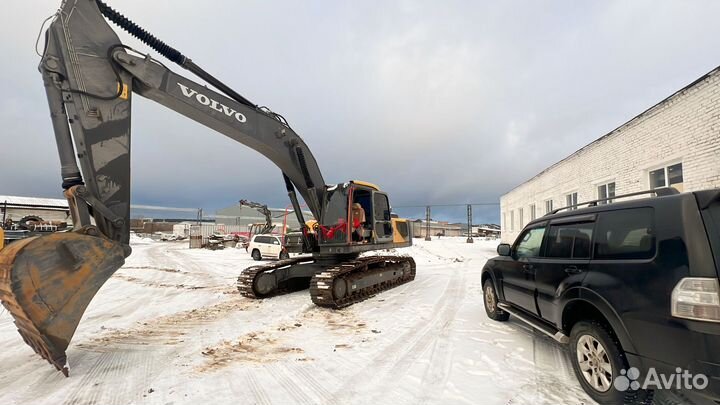 Экскаватор гусеничный Volvo 290 в наличии