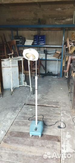 Лампа на ножке