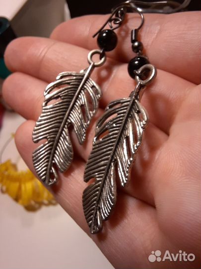 Серьги с перьями
