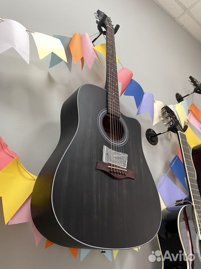 Акустическая гитара